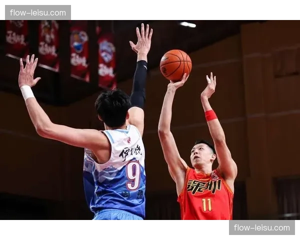 辽宁队防守策略如何成功限制新疆队核心齐麟的接球投篮