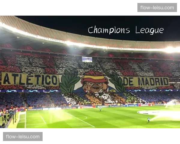 欧冠主题曲响彻社区球场，业余联赛模仿职业赛事氛围